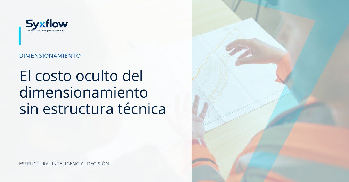 Equipo de ingeniería y arquitectura revisando planos y esquemas técnicos en una mesa luminosa