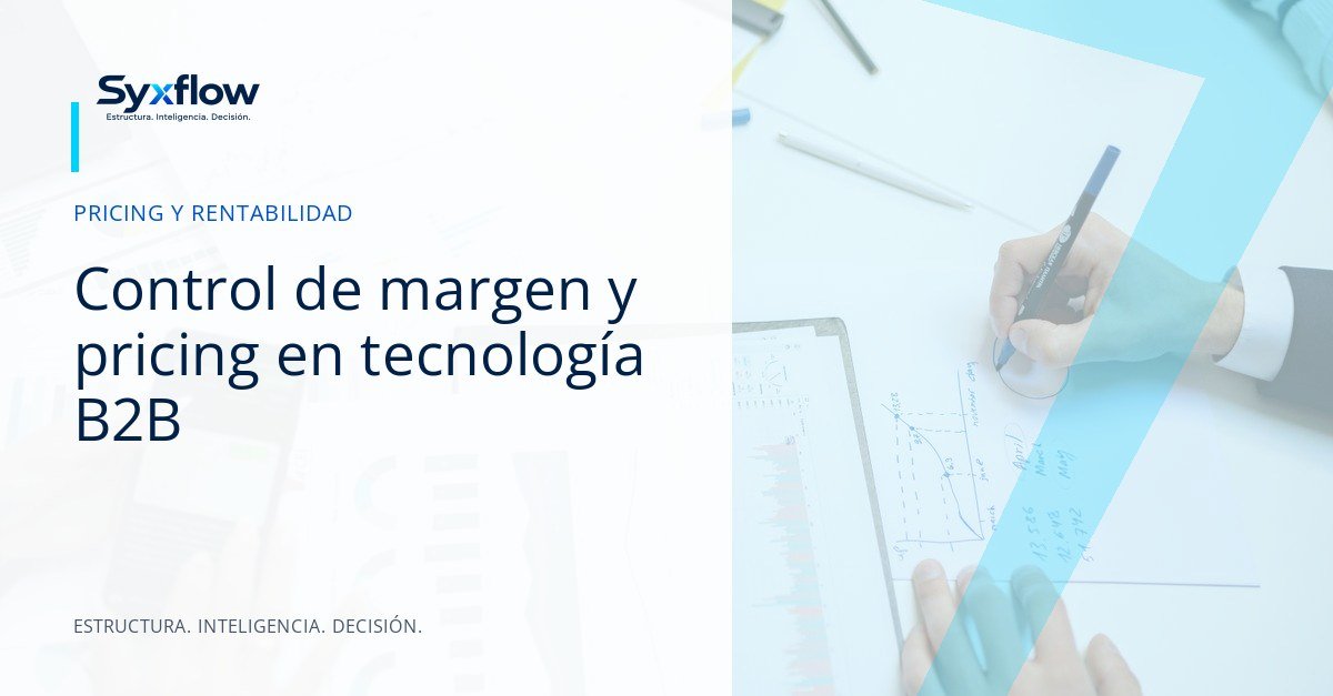 Ejecutivos de finanzas y tecnología analizando gráficos de rentabilidad y costos en una oficina iluminada