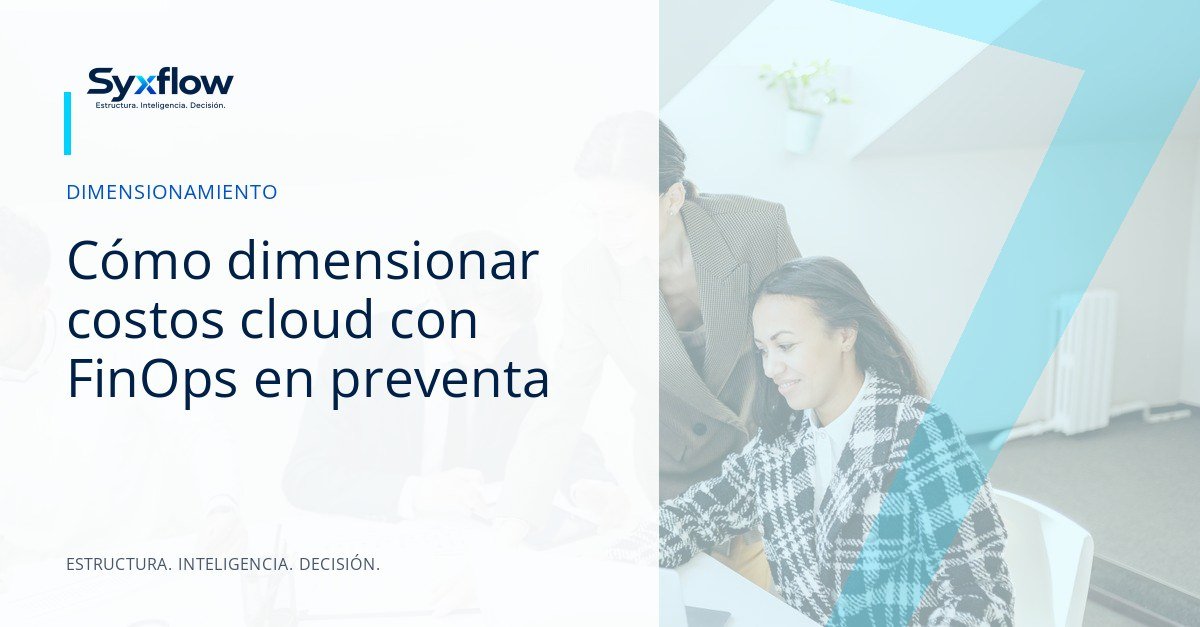 Arquitectos de nube y líderes financieros analizando métricas de consumo y costos de infraestructura en una oficina luminosa