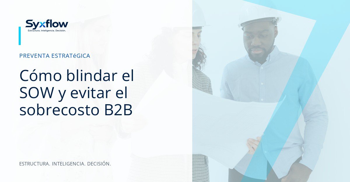 Ingenieros de preventa y directores de proyectos revisando especificaciones técnicas y matrices de supuestos en una oficina luminosa